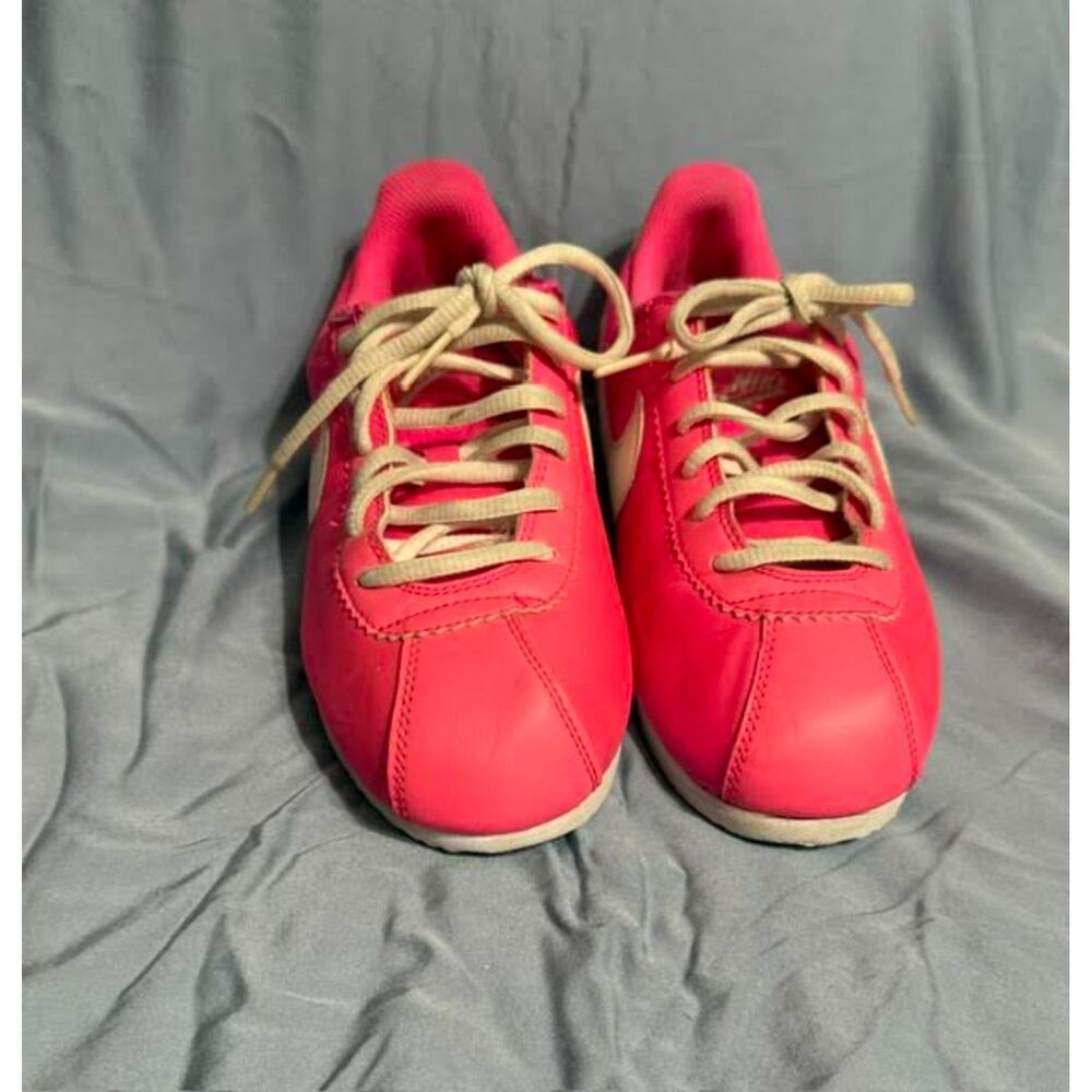 Nike Cortez Sneakers Hot Pink White Swoosh Low Top Retro Size 7Y / 8.5W